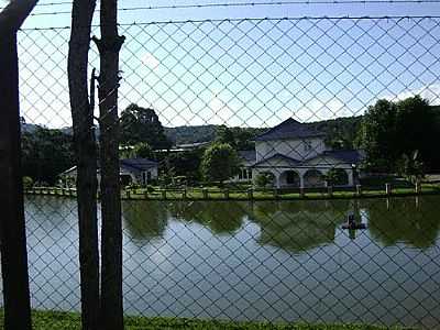 CASA COM LAGO-FOTO:ANGELO RONCHI  - BRAO DO TROMBUDO - SC