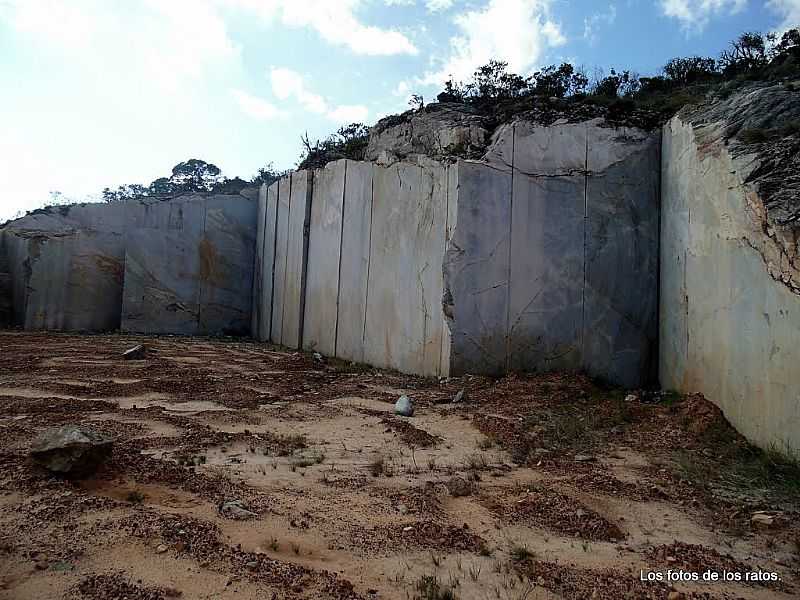 MIRANGABA-BA-PEDREIRA QUATZ VERDES SANTA CRUZ-FOTO:LOSFOTOSDERATONUGUAU - MIRANGABA - BA
