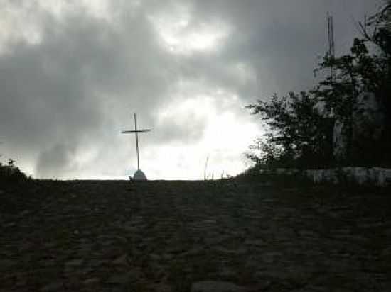 GIRAU DO PONCIANO-AL-CRUZEIRO NO MORRO DA SANTA CRUZ DA BOA VISTA-FOTO:ALEXANDRE DE OLIVEIRA - GIRAU DO PONCIANO - AL