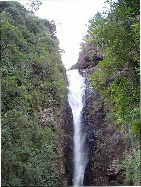 SALTO DO RIO TURVO NO CENTRO DE CAMPO ALEGRE-SC-FOTO:ADEMIR SGROTT - CAMPO ALEGRE - SC