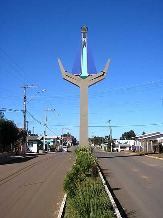 MONUMENTO  N.SRA.APARECIDA NA ENTRADA DE CAMPOS NOVOS-FOTO:ADO A. BECKER - CAMPOS NOVOS - SC