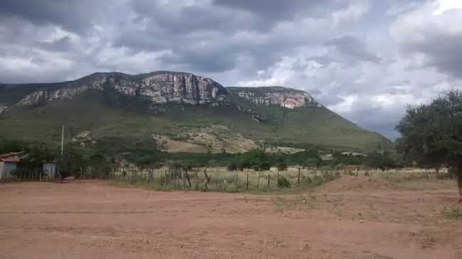 SERRA DE FRENTE DA COMUNIDADE DE PAU DARCO MOCAMBO/IBITIARA-BA - FOTO: BRENO YVES, POR BRENO YVES CONCEIO PEREIRA - MOCAMBO - BA