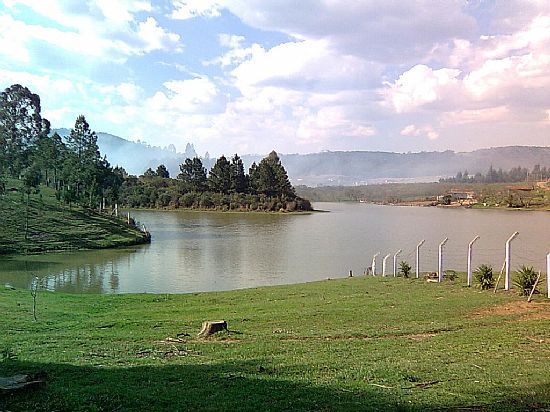 LAGO EM CORREIA PINTO-SC-FOTO:EZEQUIEL THIAGO - CORREIA PINTO - SC