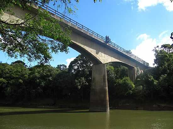 PONTE DA FERROVIA SOBRE O RIO CANOAS EM CORREIA PINTO-SC-FOTO:SIDNEI RECCO - CORREIA PINTO - SC