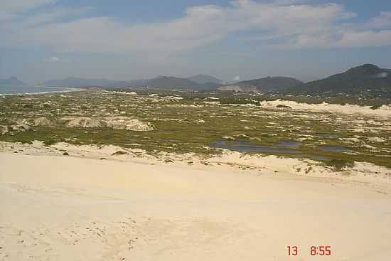 FLORIANPOLIS-SC-DUNAS DA PRAIA DA JOAQUINA E AO FUNDO RESERVA ECOLGICA-FOTO:PAULO YUJI TAKARADA - FLORIANPOLIS - SC