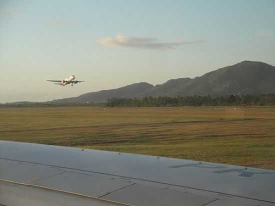 PISTA DO AEROPORTO HERCLIO LUZ EM FLORIANPOLIS-FOTO:PEDRO SOUTO - FLORIANPOLIS - SC
