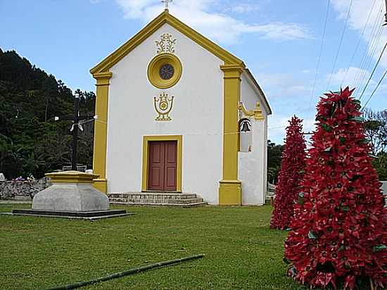 CAPELA DE N.SRA.DA PIEDADE NA PRAIA DA ARMAO DA PIEDADE EM GOVERNADOR CELSO RAMOS-SC-FOTO:CAIO DE SANTI - GOVERNADOR CELSO RAMOS - SC