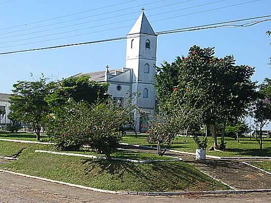 PRAA E IGREJA-FOTO:DIOGO TCH MANEIROS - HERCLIO LUZ - SC