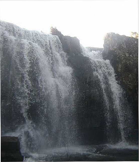 CASCATA EM IBICU-FOTO:ADO A. BECKER - IBICU - SC