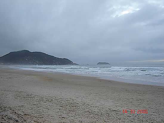 PRAIA DO SANTINHO EM INGLESES DO RIO VERMELHO-FOTO:ARCALADO - INGLESES DO RIO VERMELHO - SC