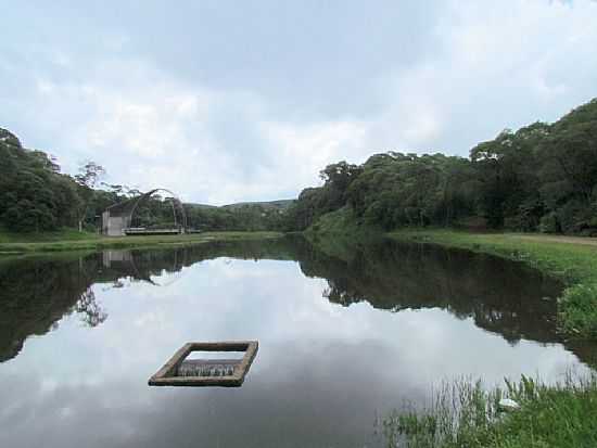 IRANI-SC-CONCHA ACSTICA NA BEIRA DO LAGO-FOTO:FRANCISCO CORREIA(KIKO CORREIA) - IRANI - SC