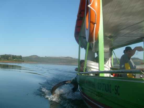 PASSEIO CHALANA LAGO IT, POR BINA - IT - SC