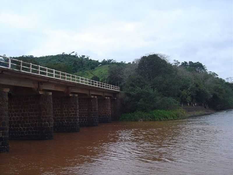 PONTE SOBRE A FOZ DO RIO MACACO BRANCO  - ITAPIRANGA - SC