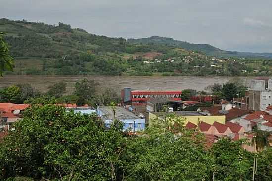 VISTA DO RIO URUGUAI E A CIDADE DE ITAPIRANGA-SC-FOTO:CIBILS FOTOJORNALISM - ITAPIRANGA - SC