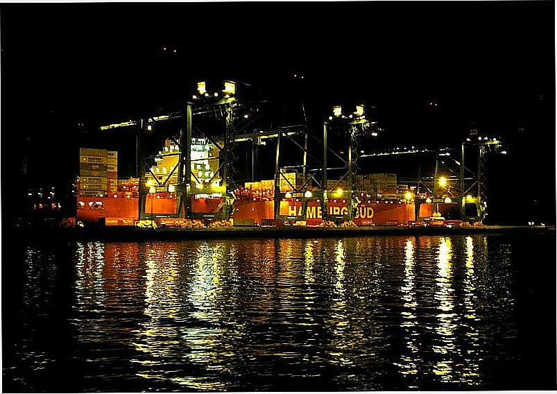 ITAPO-SC-VISTA NOTURNA DO PORTO-FOTO:SHEILA P. DO CARMO - ITAPO - SC