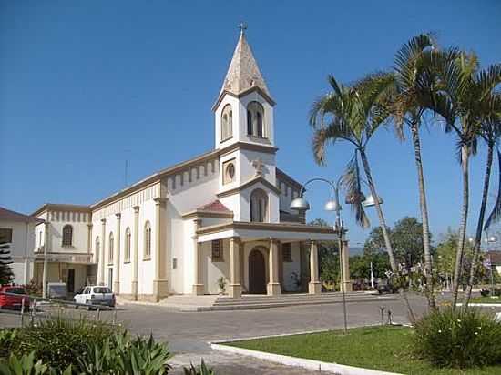 IGREJA MATRIZ DE SANTA TEREZINHA EM JACINTO MACHADO-SC-FOTO:MARLON ANTONELLI - JACINTO MACHADO - SC