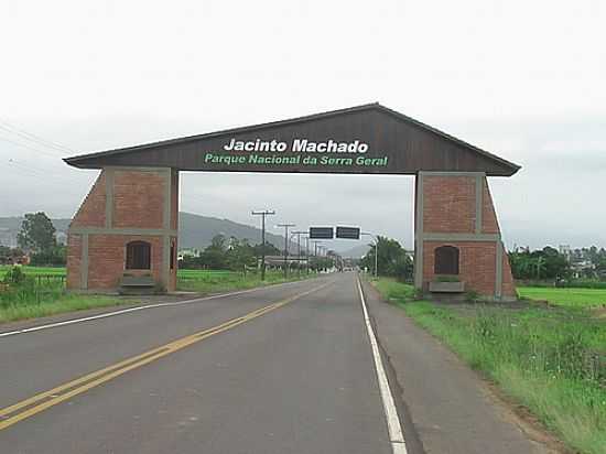 PRTICO DE ENTRADA DA CIDADE DE JACINTO MACHADO-SC-FOTO:EMERSONBORBA - JACINTO MACHADO - SC