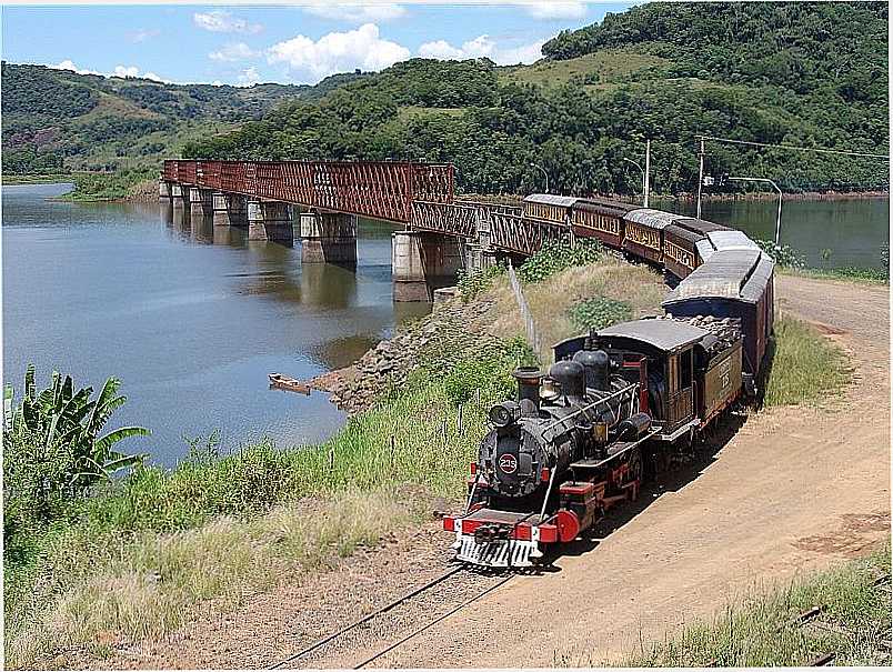 JOAABA-SC-TREM E PONTE FERROVIRIA SOBRE O RIO DO PEIXE-FOTO:THIAGO DAMBROS - JOAABA - SC