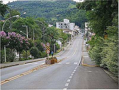 RUA CENTRAL-FOTO:AURI BRANDO  - LACERDPOLIS - SC