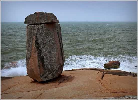 PRAIA DO GI-PEDRA DO FRADE EM LAGUNA-SC-FOTO:GERMANO SCHR - LAGUNA - SC