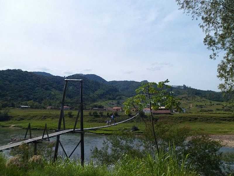 LAURO MULLER-SC-PINGUELA SOBRE A PONTE-FOTO:MADINHA  - LAURO MLLER - SC