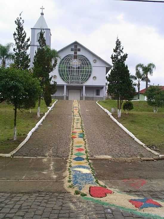 IGREJA MATRIZ NO DIA DE CORPUS CHRISTI EM LEBON RGIS-FOTO:CRISTYAN PIERDON - LEBON RGIS - SC