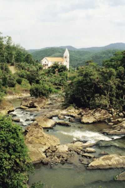 CACHOEIRA NO CENTRO, NOS FUNDOS IGREJA MATRIZ, POR M - LUIZ ALVES - SC