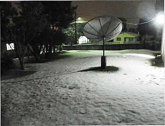 QUINTAL COBERTO DE NEVE NO DIA 23/07/2013 EM MAFRA-SC-FOTO:JOSNEI KLEINMAYER - MAFRA - SC