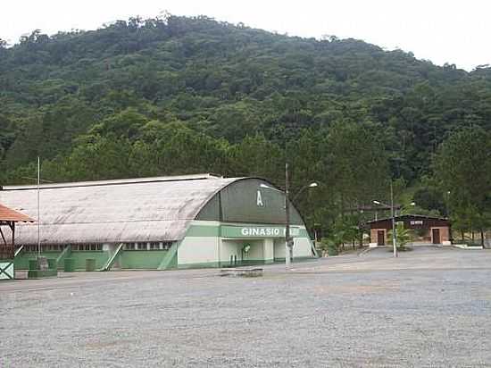 GINSIO DE ESPORTES EM MASSARANDUBA-SC-FOTO:MIRIANI JACOBOWSKI - MASSARANDUBA - SC