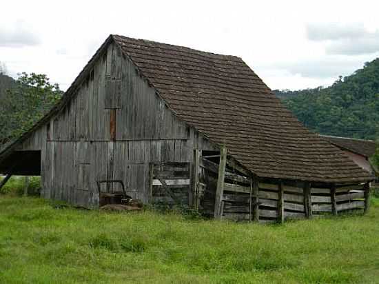 RANCHO EM MASSARANDUBA-SC-FOTO:FELPZS - MASSARANDUBA - SC