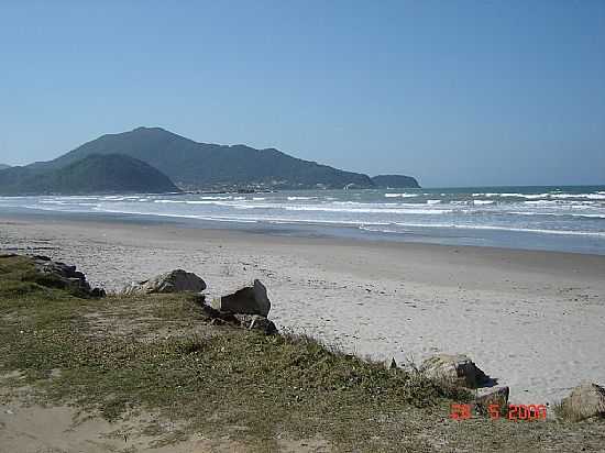 PRAIA EM NAVEGANTES-SC-FOTO:ROMO - NAVEGANTES - SC