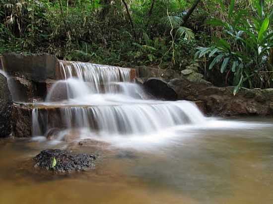 CASCATA NO SANTURIO EM NOVA TRENTO-SC-FOTO:SANDRO SALOMON - NOVA TRENTO - SC