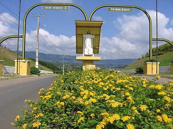 CRISTO NO PRTICO DE ENTRADA DE PETROLNDIA-SC-FOTO:MAURCIO BORGHESAN - PETROLNDIA - SC