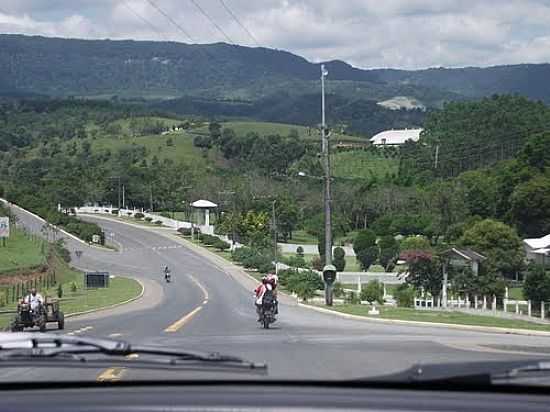 TREVO DE ACESSO DE PETROLNDIA-SC-FOTO:ANGELO CARLOS RONCHI - PETROLNDIA - SC