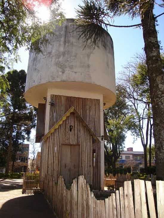 PINHALZINHO-SC-CHAL E A CAIXA DGUA-FOTO:RENATO VIANA ALBARRA - PINHALZINHO - SC