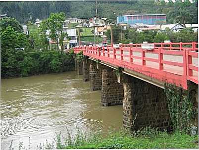 PONTE SOBRE O RIO DO PEIXE, POR JOSANE TONELLO - PINHEIRO PRETO - SC