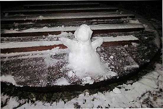CRIATIVIDADE NA NEVE(22/07/2013)EM RANCHO QUEIMADO-SC-FOTO:CHRISTINE MARIE PEZIN VACARO - RANCHO QUEIMADO - SC