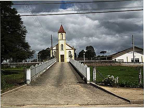 IGREJA MATRIZ EM RANCHO QUEIMADO-SC-FOTO:NLIO BIANCO - RANCHO QUEIMADO - SC
