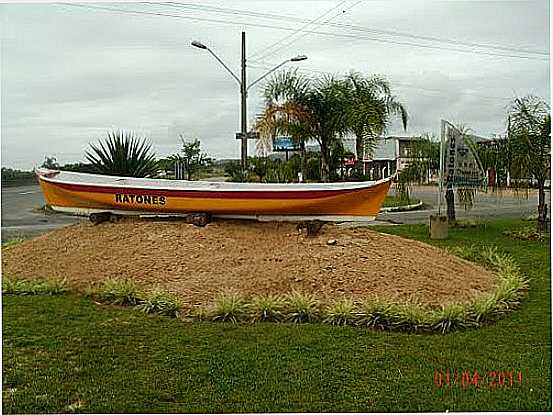 CANOA DE RATONES-FOTO:MIGUEL ARCANJO SOUSA - RATONES - SC
