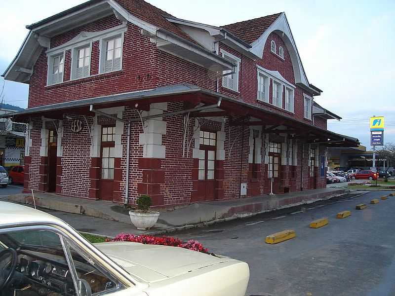 RIO DO SUL/SC/ ANTIGA ESTAO DA ESTRADA DE FERRO DE SANTA CATARINA/NO LOCAL FUNCIONA HOJE O MUSEU DA CIDADE - POR J. C. DE CARVALHO  - RIO DO SUL - SC