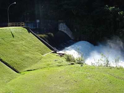 VERTEDOURO DA BARRAGEM DO RIO HERTA-FOTO:CARLOS C. NASATO  - RIO DOS CEDROS - SC