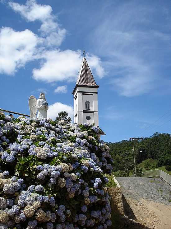 RODEIO-SC-IGREJA,ANJO E HORTNCIAS NO BAIRRO IPIRANGA-FOTO:CARLOS C. NASATO - RODEIO - SC