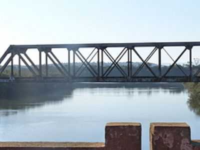 PONTE FERROVIRIA SOBRE O RIO TIMB-FOTO:MAURO WUNDERLICH  - SANTA CRUZ DO TIMB - SC