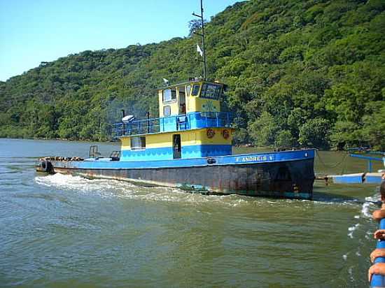 BARCO NO RIO PALMITAL EM SO FRANCISCO DO SUL-FOTO:SSIMON - SO FRANCISCO DO SUL - SC