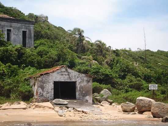 RUNAS NA REA MILITAR - ILHA DA PAZ-FOTO:RENOVATIOTUR NUTICA - SO FRANCISCO DO SUL - SC