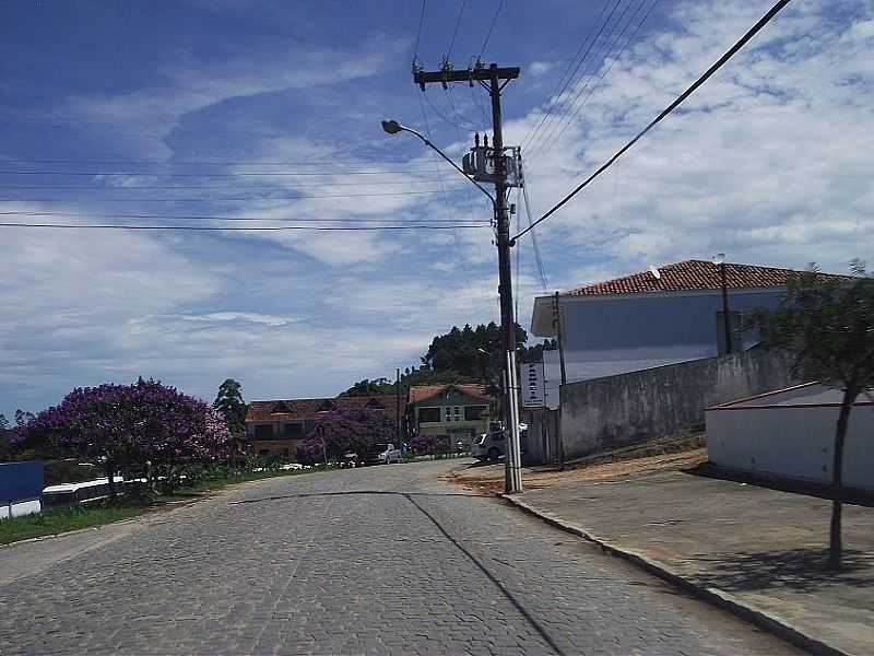 SO JOO DO ITAPERI-SC-RUA NA ENTRADA DA CDADE-FOTO:ANGELO CARLOS RONCHI - SO JOO DO ITAPERI - SC