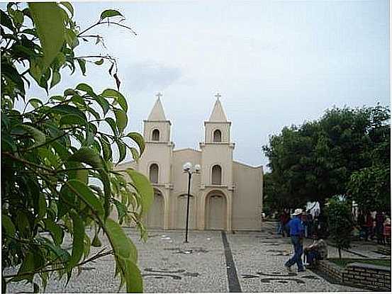 PRAA CENTRAL E IGREJA EM NOVA FTIMA-FOTO:OSVALDO GOMES - NOVA FTIMA - BA