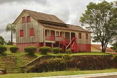 CASA TPICA-FOTO:SAFFIS  - SO LOURENO DO OESTE - SC