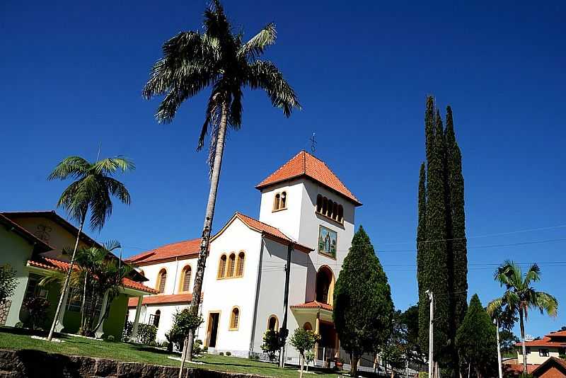 SO MARTINHO-SC-PRAA E A IGREJA MATRIZ-FOTO:ANTONELLO FOTOS - SO MARTINHO - SC