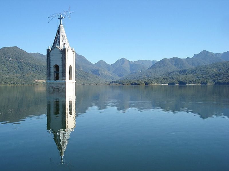 SIDERPOLIS-SC-TORRE DA IGREJA DE SO PEDRO SUBMERSA NA BARRAGEM-FOTO:RENATO SUL ADVENTURE - SIDERPOLIS - SC